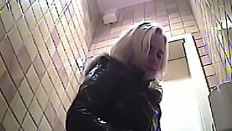 Blonde Cute White Lady With Chunky Ass Pisses In The Toilet