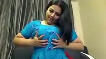 Sexy Indian Babetoys Her Pussy On Livecam