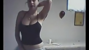 Busty Amateur Girl Flashes Her Big Boobs On The Cam