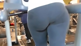 Big Ass Milf In The Gym
