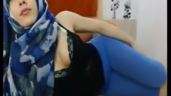 Beautiful Babe Wearing A Hijab Shaking Her Booty