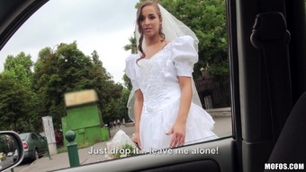 Pretty Soon To Be Bride By Using A Brushed Pussy Enjoying A Extreme Missionary Style Fuck Inside A Car