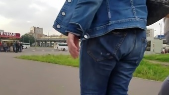 Mature Wide Ass Go To The Bus