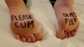 Prolapsing Loose Pussy And Feet