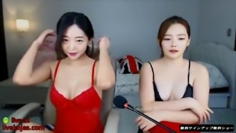 Korean Hot Teens Camgirls Show Their Body