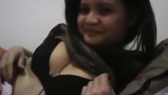 Philippino Maid Masturbates On Livecam After Work