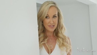 Busty Brandi Love Gets Her Cunt Drilled While Her Boobs Bounce