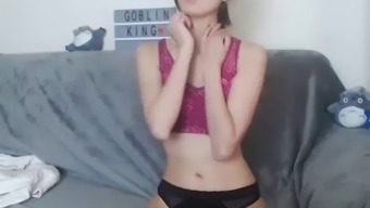 Cute Korean Babe Webcam Show Masturbating