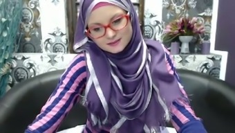 Sometimes Good Girls Can Be Nasty Too And This Hot Teen In Hijab Loves Camming