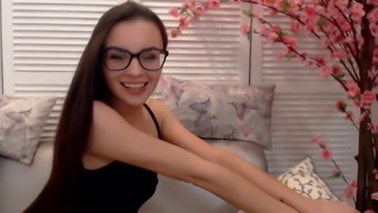 Horny Brunette Babe Hot And Sexy On Cam