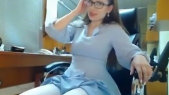 This Girl Is Bored At Work And Decides To Masturbate Live