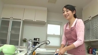 Excellent Display Of A Japanese Mom Being Creampied