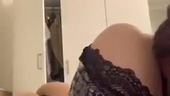 Italian Teen Wiggles That Ass For Periscope