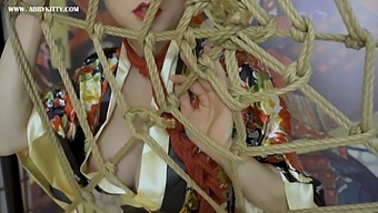 Japan Sexy Kimono Geisha Dancing With Rope Show