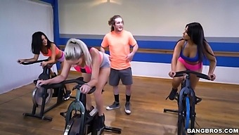 Sporty Chick With A Phat Booty Rose Monroe Fucks Her Trainer