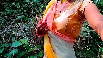 Indian Village Desi Women – Outdoor Natural Boobs – Hindi