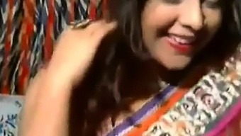 Horny Desi Aunt On Webcam