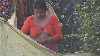Suhana Bengali Bhabhi Bathing Video