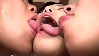 Amateur Milf In A Fmm Threesome With Cumshot