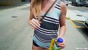 Nicole Clitman Is Picked Up And Fucked In Public By One Stranger Guy