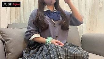 【ライブチャット】色白jkがおしげもなく色々見せつけてきて、こっちが恥ずかしいレベル【神対応】japanese School Girls Masturbating Is Cute
