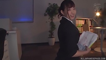 Video Of Sexy Mitani Akari In Stockings Riding A Large Dildo