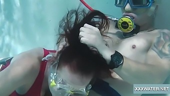 Minnie Manga - Underwater Goes Two Way