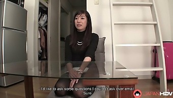 Japanese Cheating Housewife Is Looking For Sex With A Guy