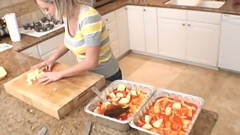 Stunning Housewife Bree Olson Preparing A Nice Meal For Her Family
