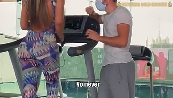 Colombian Big Booty Gold Digger Gets Fucked After A Workout