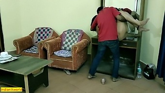 Indian Hot Milf Aunty Has Hot Sex With House Servant!! Hindi Full Hd Sex