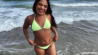Juicy Latina Gets A Hard Outdoor Fuck.