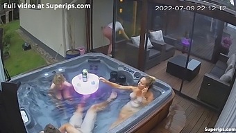 Amateur Couple And Friends Have A Steamy Orgy In The Jacuzzi