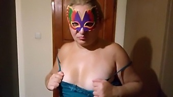 Russian Milf Ellie'S Striptease In Bikini