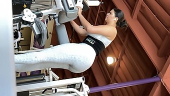 Latina Babe With Big Booty Gets Naked In Gym