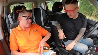 Smooth Fucking In The Car With Kiny Driving Instructor Elisa Tiger