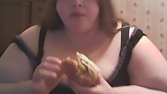 Fat Women Eat Out In This Fetish Porn Video