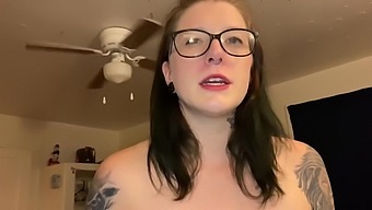 Tattooed Brunette Shows Off On Webcam