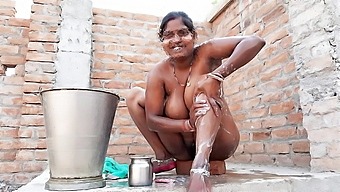Bathing And Fingering Fun With An Indian Milf