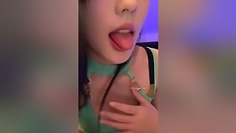 Amateur Asian Foot Fetish Video Featuring Hot Chick