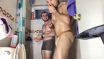 Gay Bareback: Big Cock Gay Handjob And Butt Play