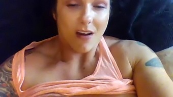 Fitness Babe Indulges In Her Fetish