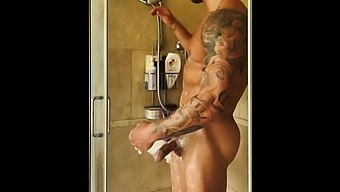 Gay Muscle Man'S Handjob In The Shower