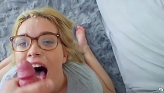 Blondie Loves A Messy Cumshot On Her Face