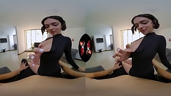 Natural Beauty And Big Butts In A 3d Video
