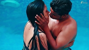 Seductive Indian Woman Dives Into Pool In Explicit Video