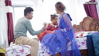 Assista A Um Homem Indiano Desi Demonstrando Como Agradar Duas Esposas Simultaneamente Em Um Vídeo De Ménage À Trois Com Áudio Em Hindi E Starsudipa